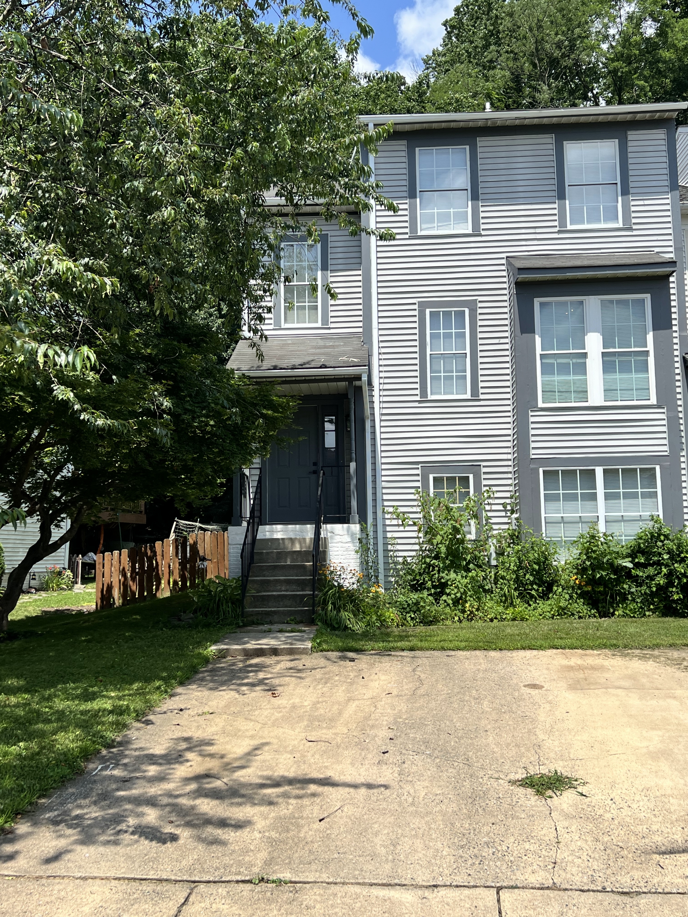 733 Farnham Place